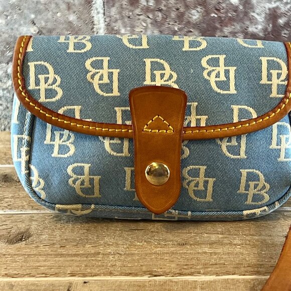 Vintage Dooney & Bourke Blue & White Logo Wristlet Canvas - Picture 2 of 6